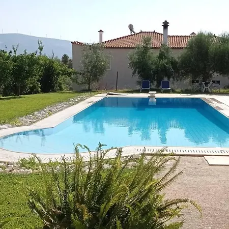 Villa Irene Evia, 4 Bdr, Pool, 500m To Magoula (Evia)